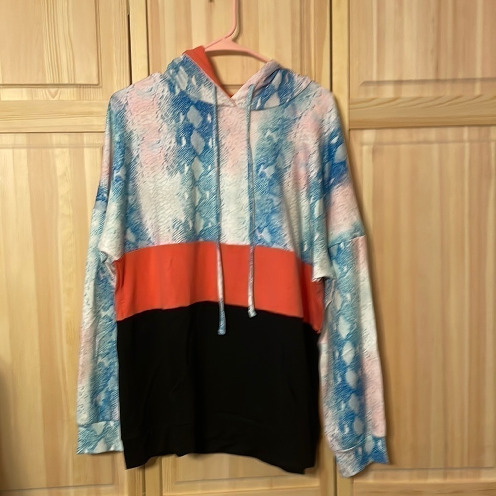T4. Boutique hoodie